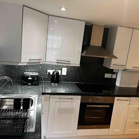 ロンドンAmazing 2Bed2Bath Edgewareアパートメント エクステリア 写真