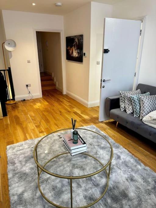 ロンドンAmazing 2Bed2Bath Edgewareアパートメント エクステリア 写真