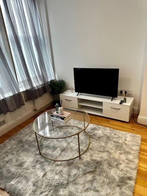 ロンドンAmazing 2Bed2Bath Edgewareアパートメント エクステリア 写真